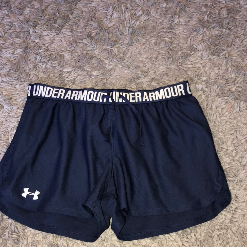 Under Armour short